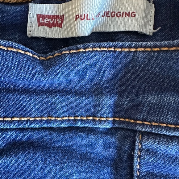 Classic Blue Girl’s Skinny Pull On Levi’s Jeans - Picture 3 of 5